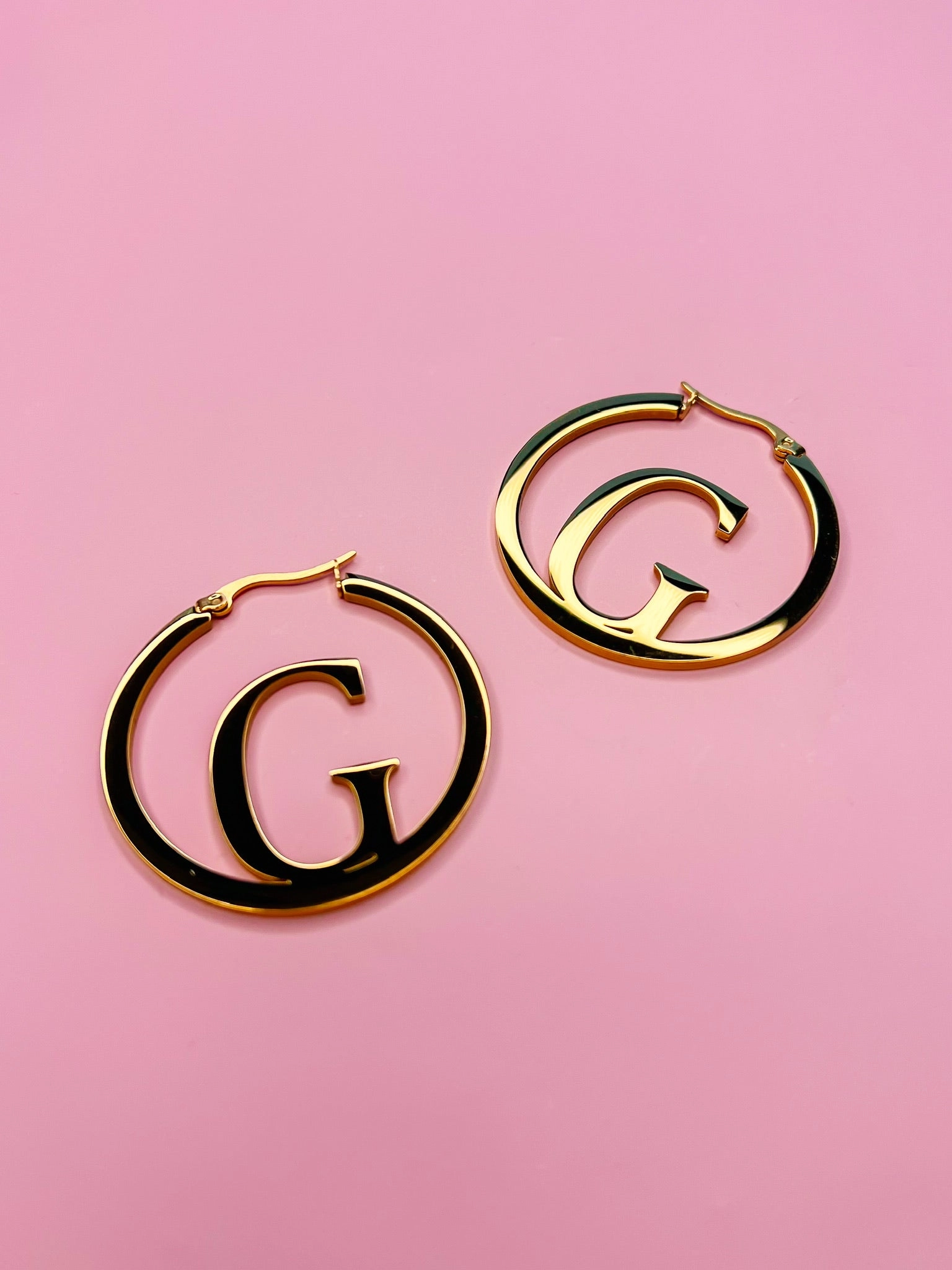 ICONIC INITIAL GOLD HOOP EARRING