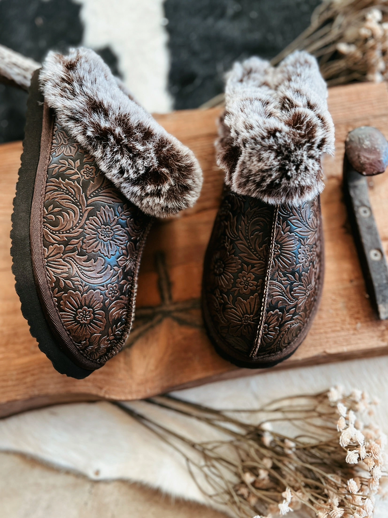 Very G Chocolate Tooled Print Faux Leather Fuzzy Slippers*