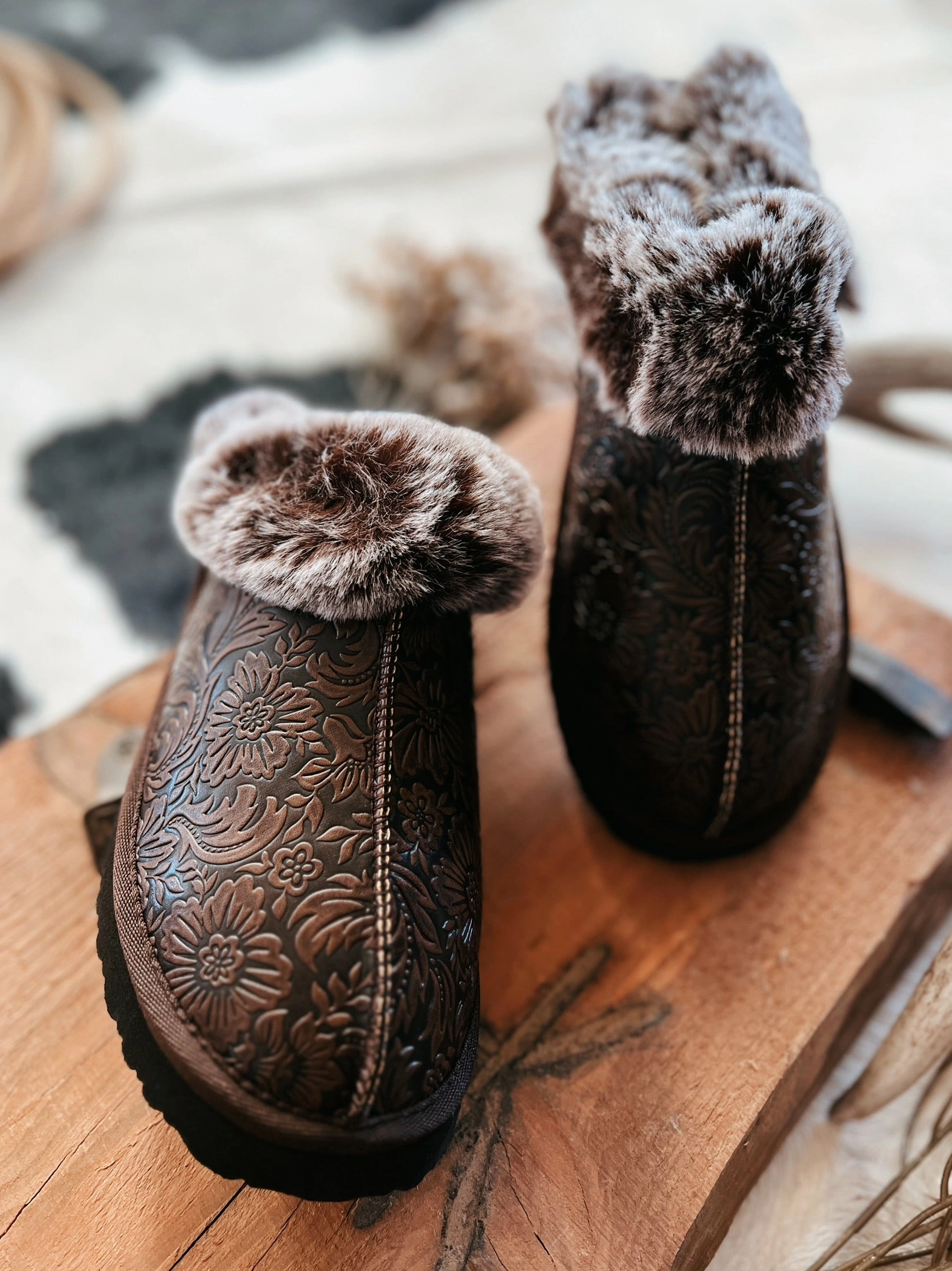 Very G Chocolate Tooled Print Faux Leather Fuzzy Slippers*